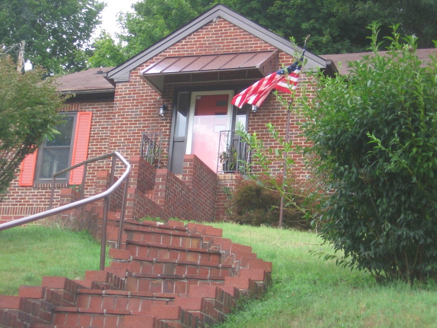 Photo #4: 222 Anderson Street