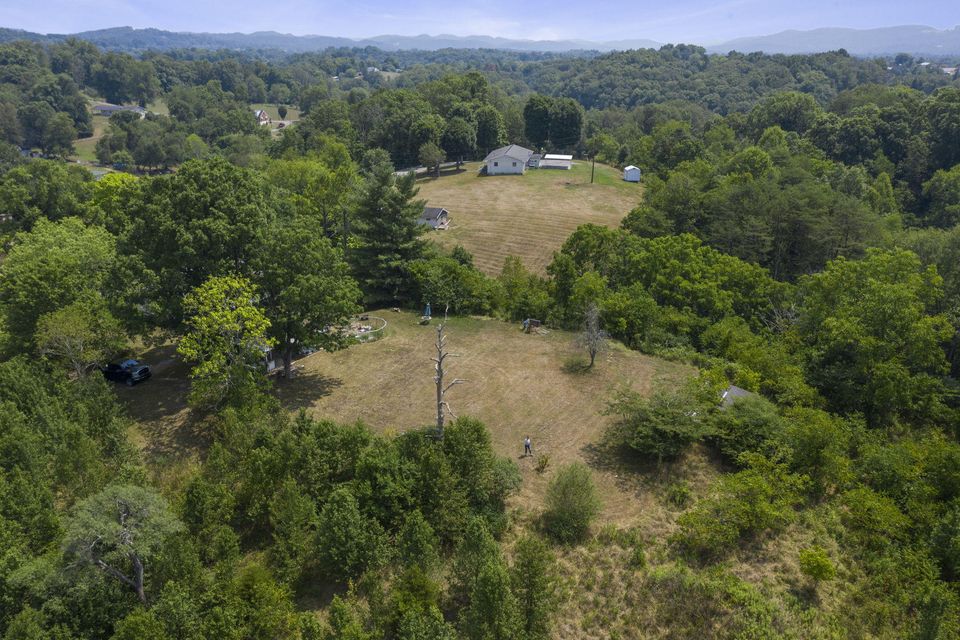 Photo #9: 309 Vermont Drive