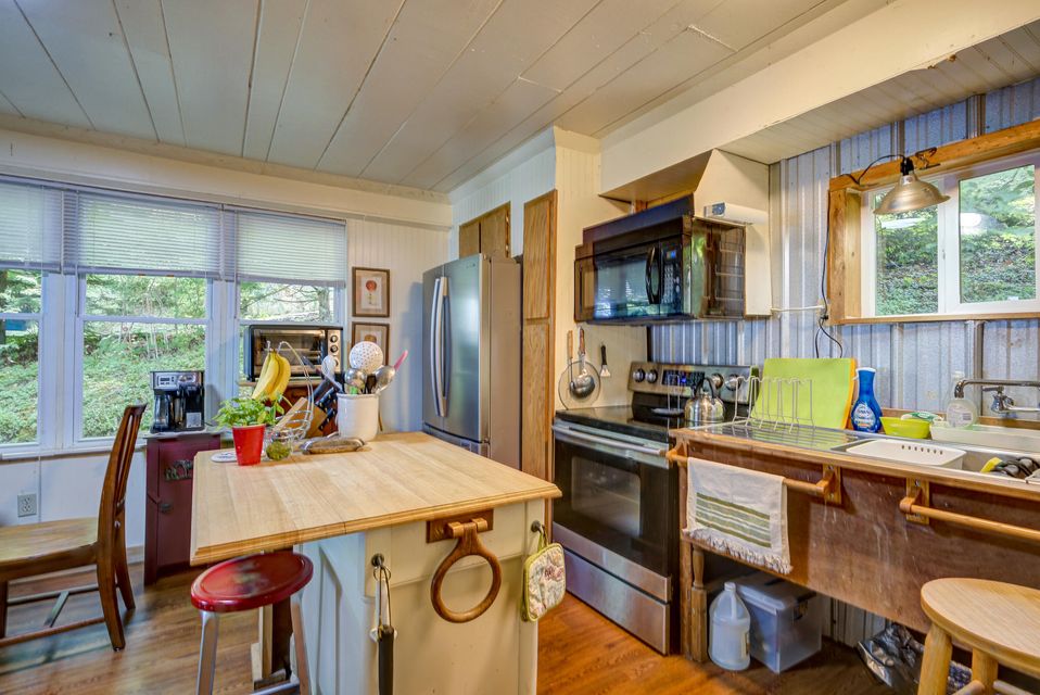 Photo #10: 117 Rustic Log Cabin Lane