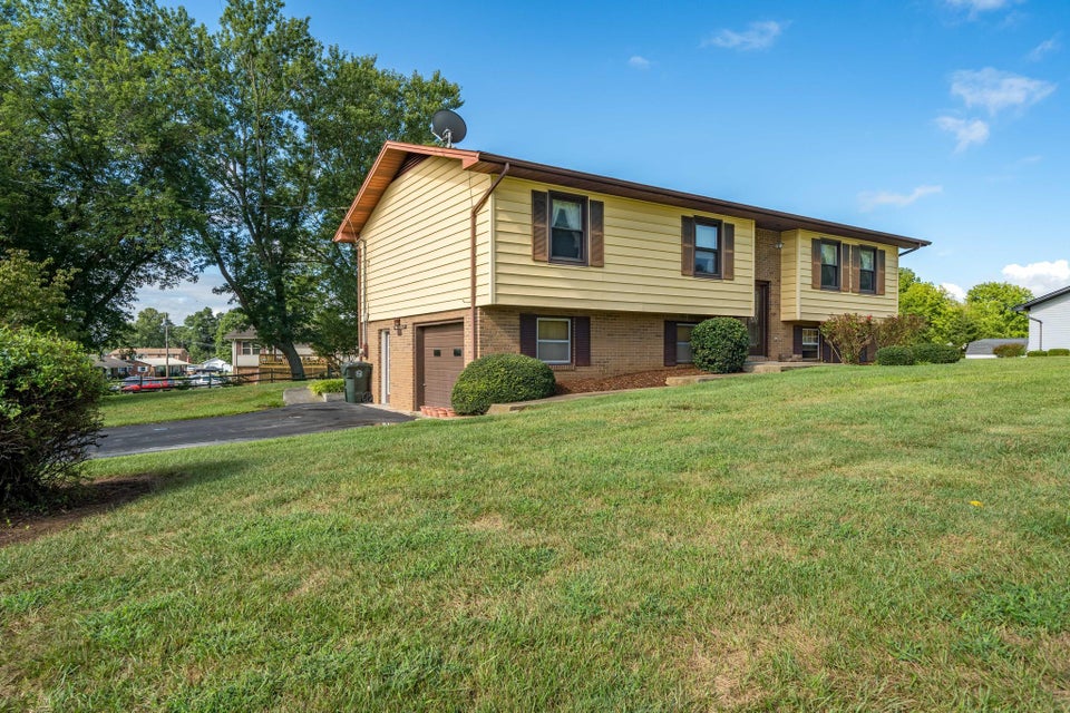 Photo #31: 169 Greenmeadow Lane
