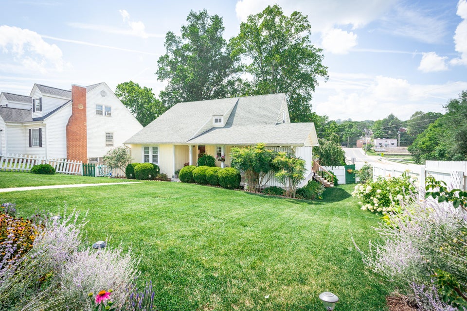 Photo #4: 800 Southside Avenue