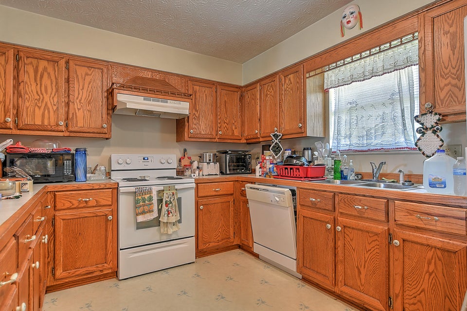 Photo #37: 2130-2190 Pottertown Road