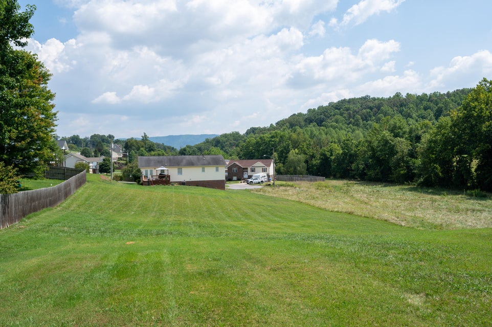 Photo #9: 707 Whippoorwill Court