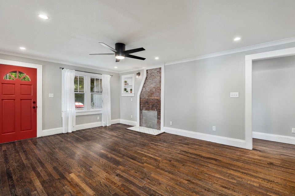 Photo #4: 128 Kingsley Avenue