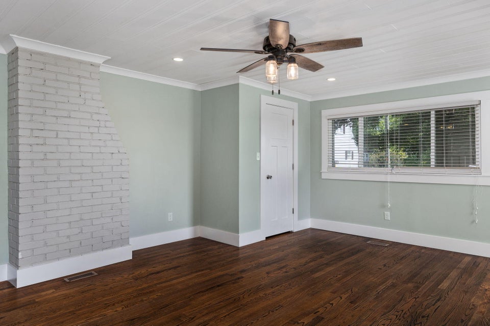 Photo #11: 128 Kingsley Avenue