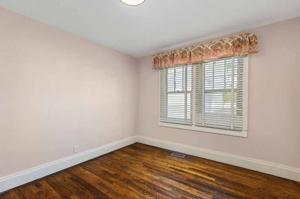 Photo #15: 128 Kingsley Avenue