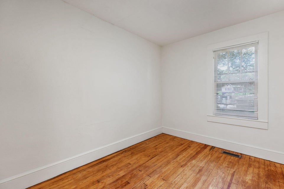 Photo #18: 128 Kingsley Avenue