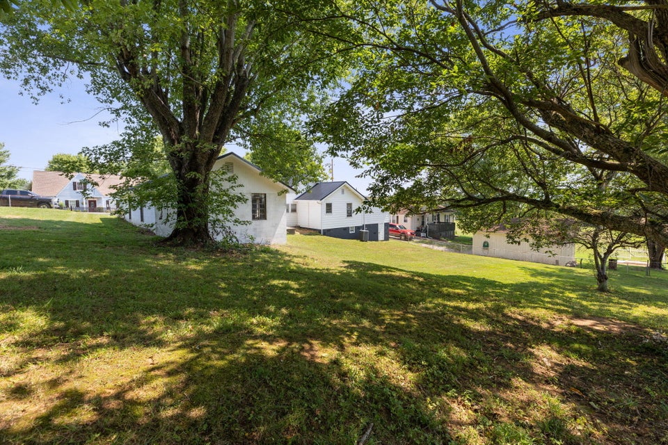 Photo #31: 128 Kingsley Avenue