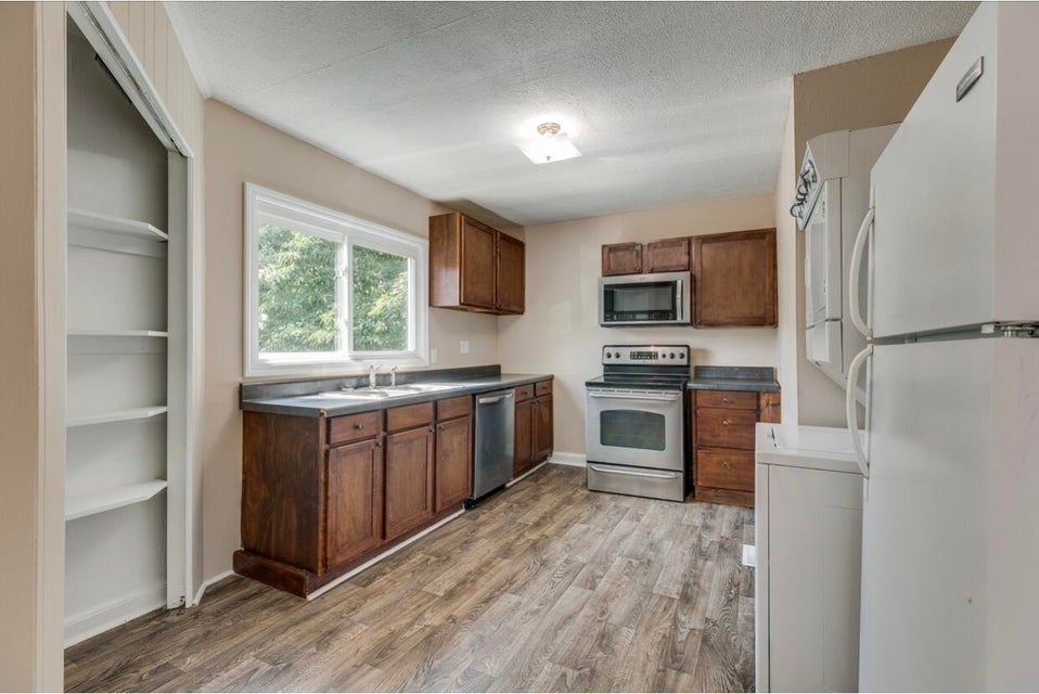 Photo #10: 3914 Bond Drive
