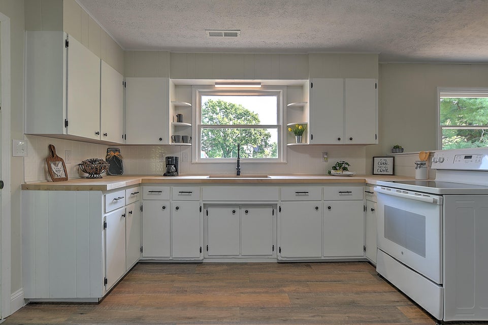 Photo #11: 1802 Presswood Road