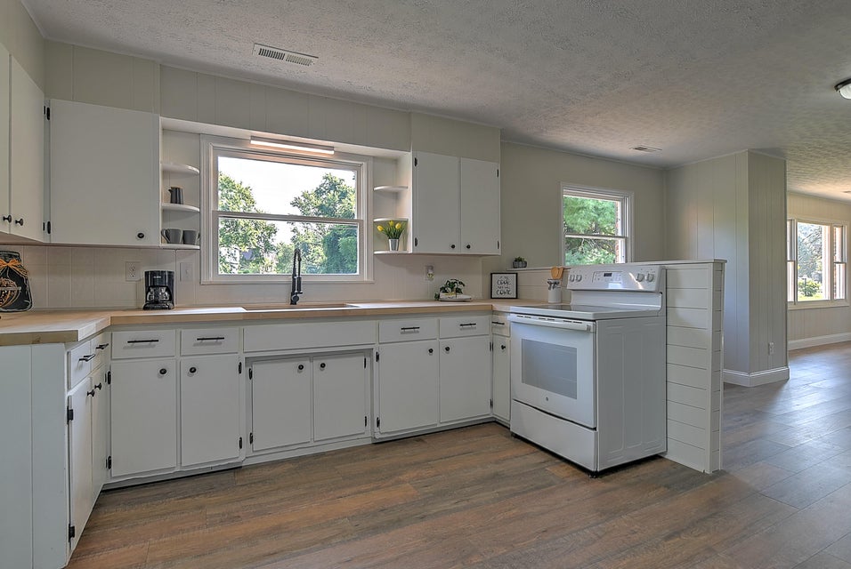 Photo #12: 1802 Presswood Road