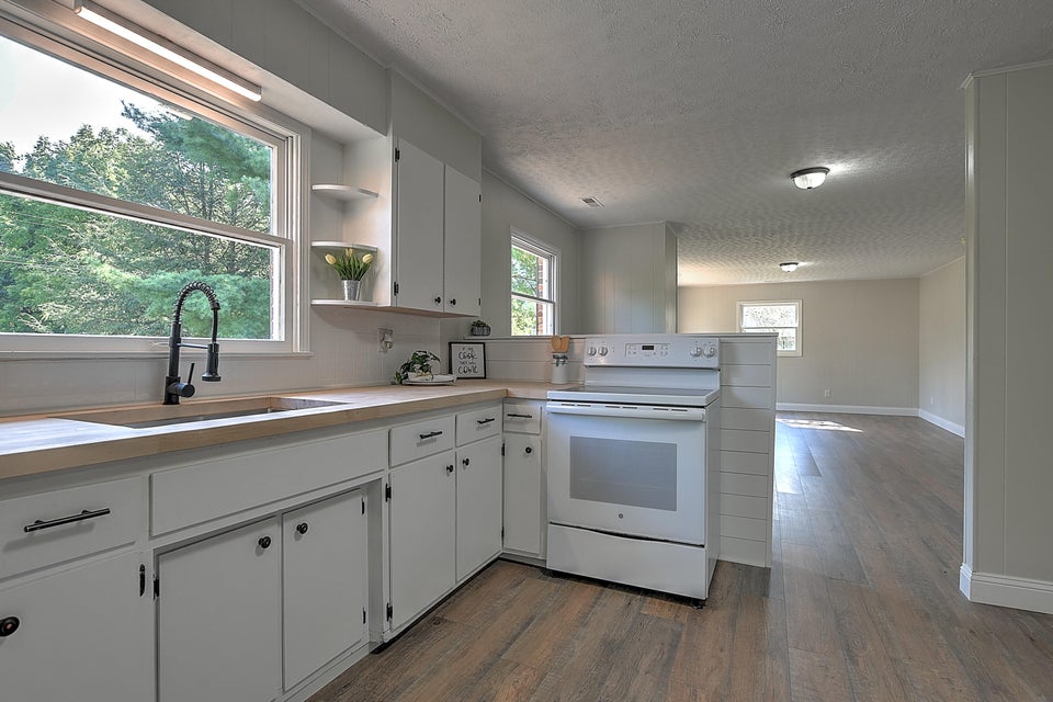 Photo #13: 1802 Presswood Road