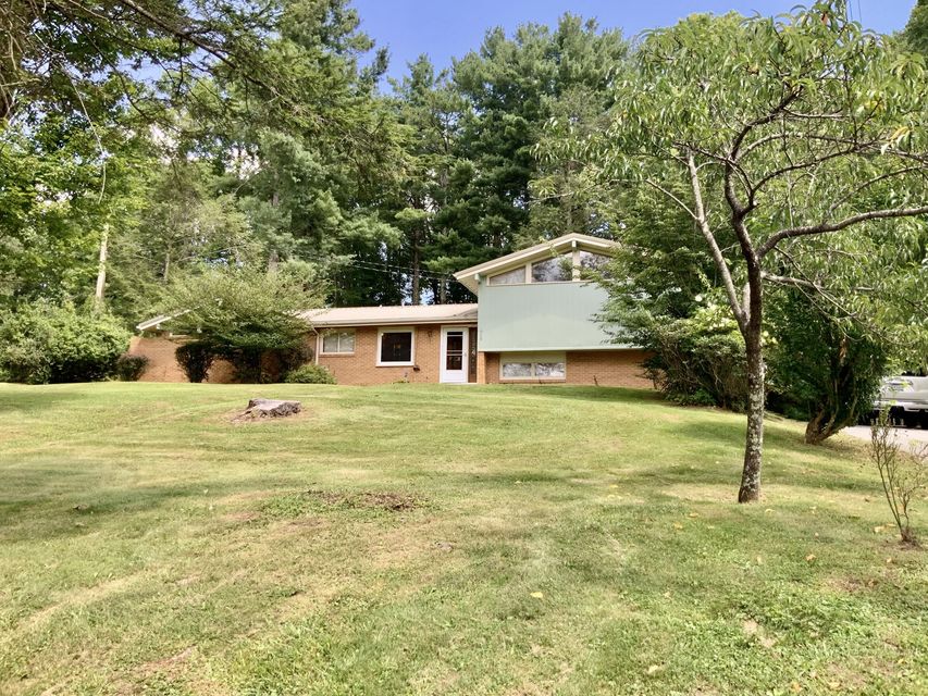Photo #3: 955 Jefferson Drive