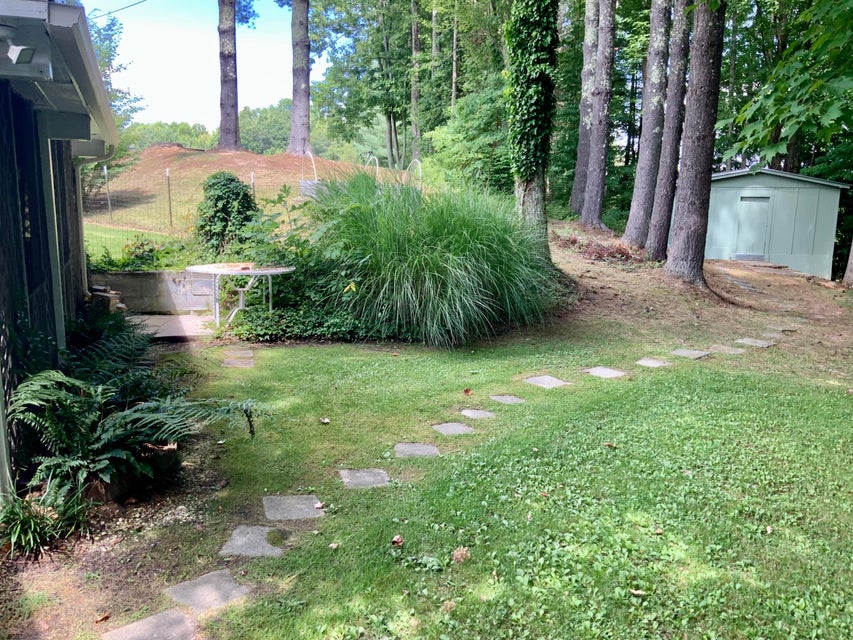 Photo #7: 955 Jefferson Drive