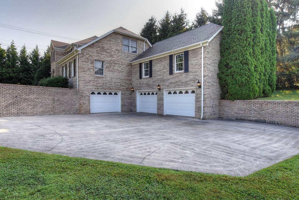 Photo #7: 1001 Estate Drive