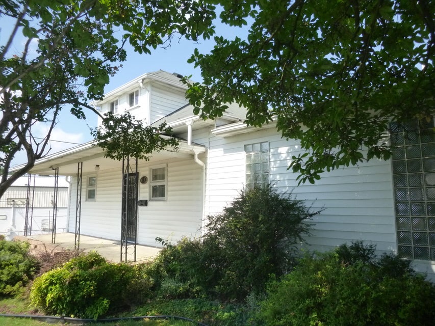 Photo #7: 949 Fairview Avenue