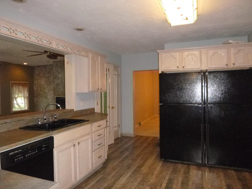 Photo #18: 949 Fairview Avenue