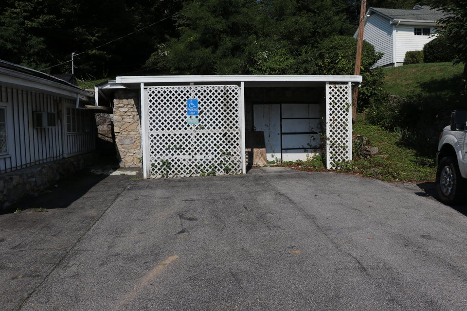 Photo #18: 1350 Lee Highway