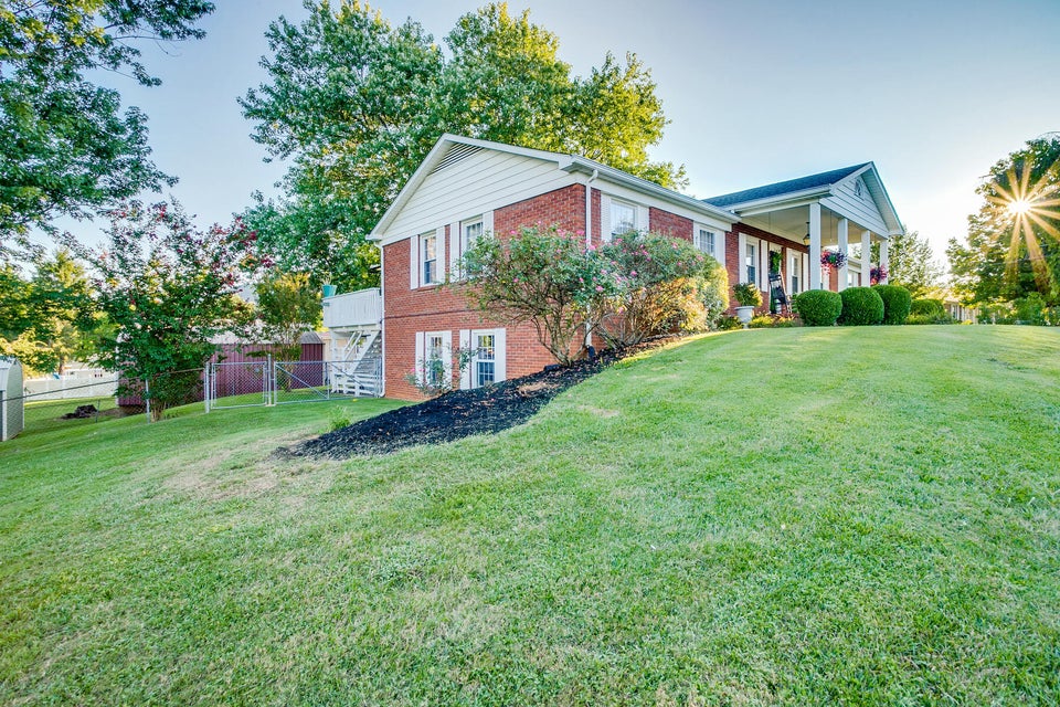 Photo #3: 206 Mayflower Road