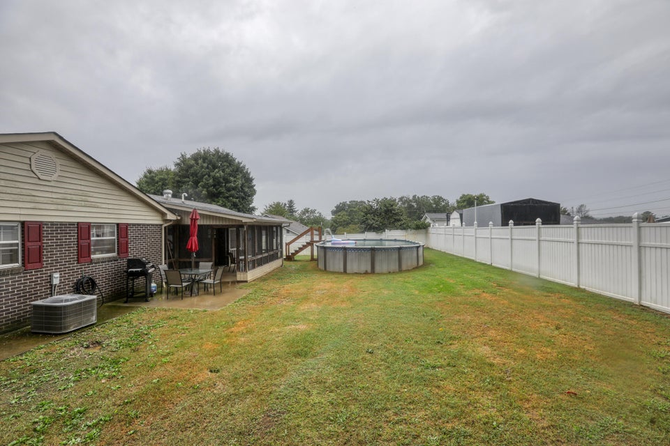 Photo #38: 1725 Russell Street