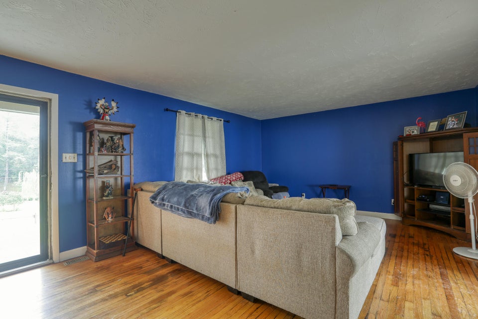 Photo #7: 1725 Russell Street