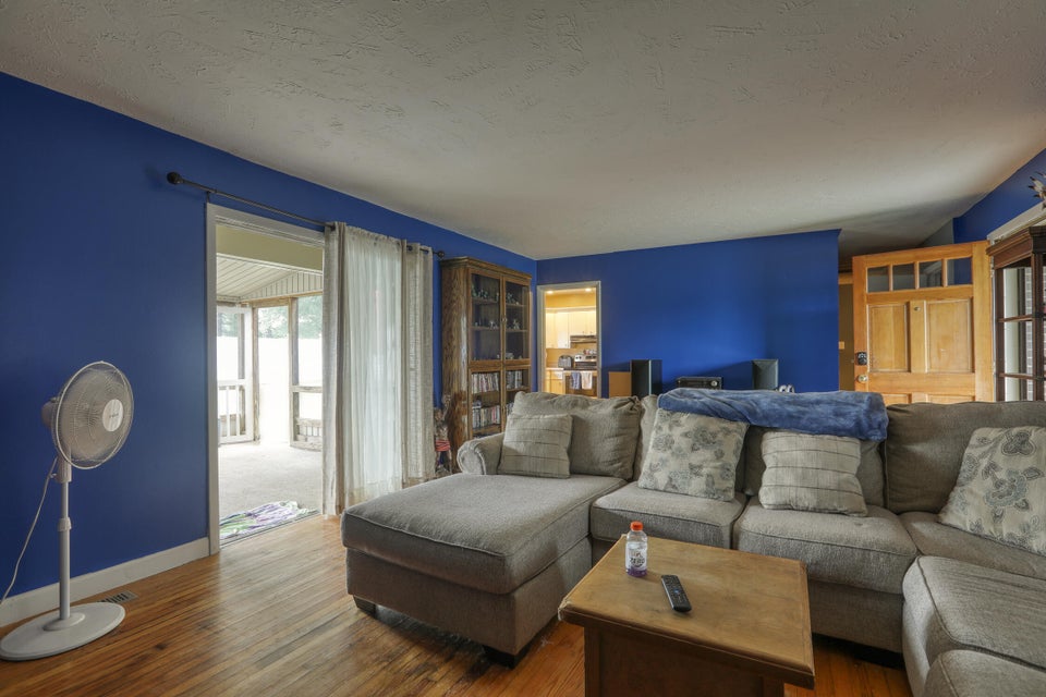 Photo #8: 1725 Russell Street