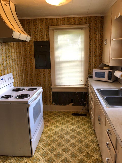 Photo #11: 104 Kingsley Avenue
