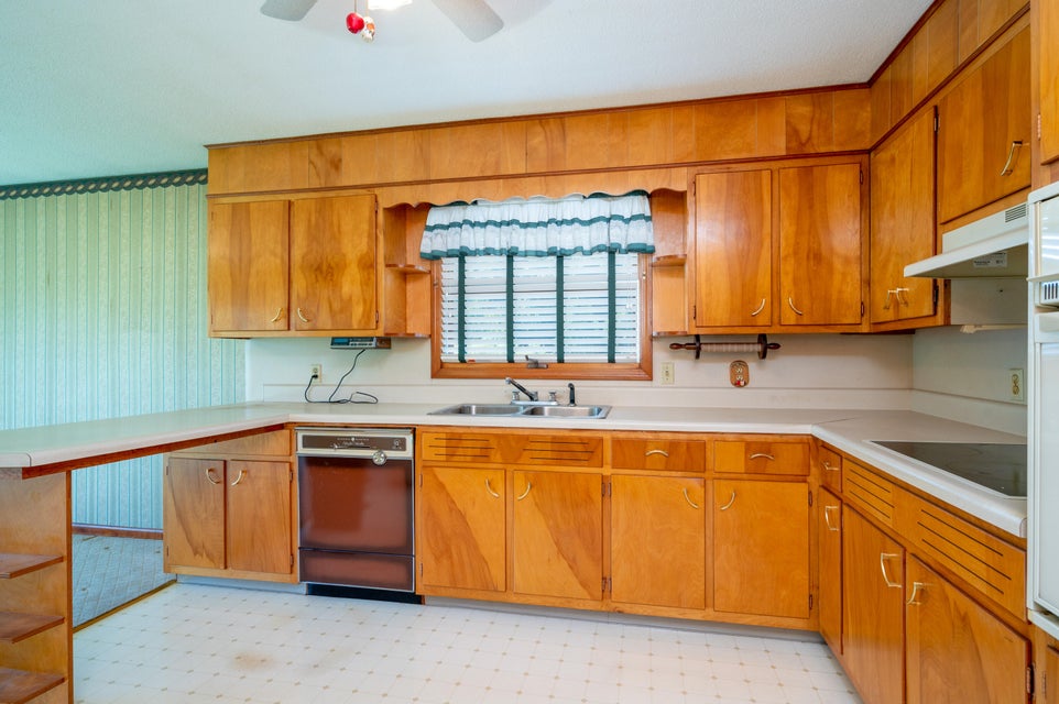 Photo #30: 404 Tulip Poplar Street