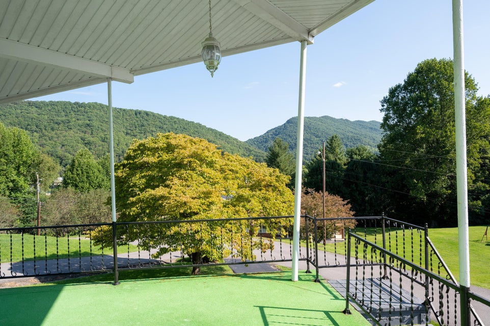 Photo #46: 404 Tulip Poplar Street
