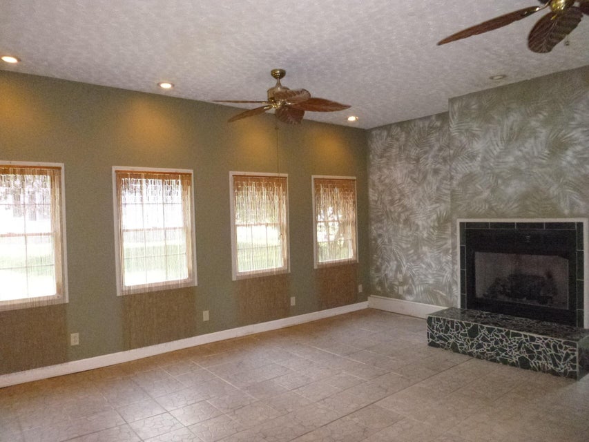 Photo #5: 949 Fairview Avenue