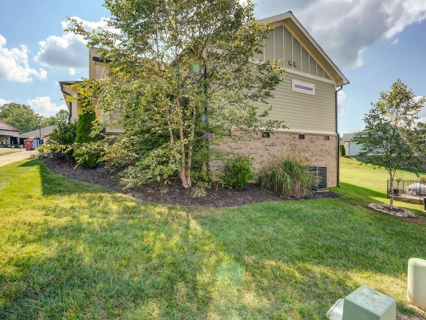 Photo #3: 249 Princeton Gardens Private Drive
