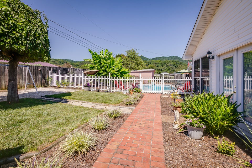 Photo #33: 437 Holston Terrace