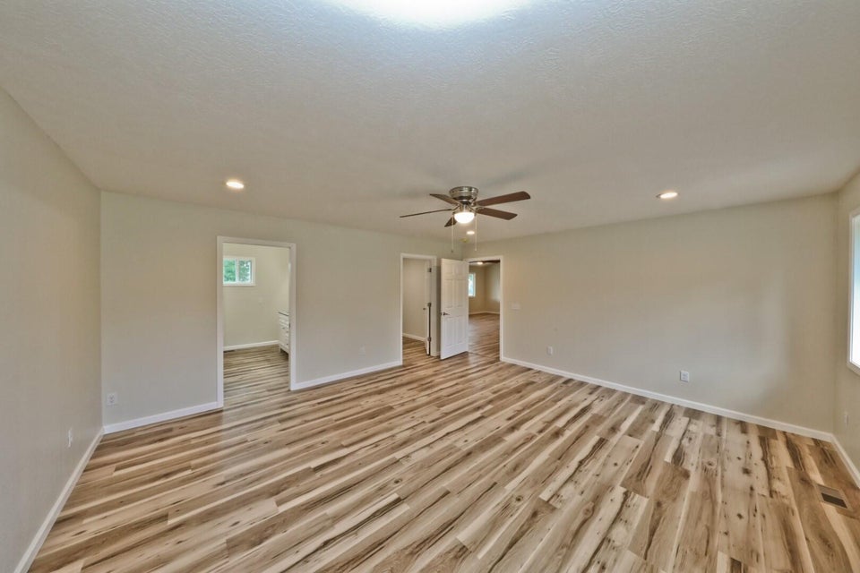 Photo #23: 107 Meadowvale Road