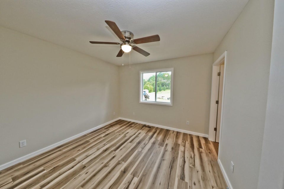 Photo #29: 107 Meadowvale Road