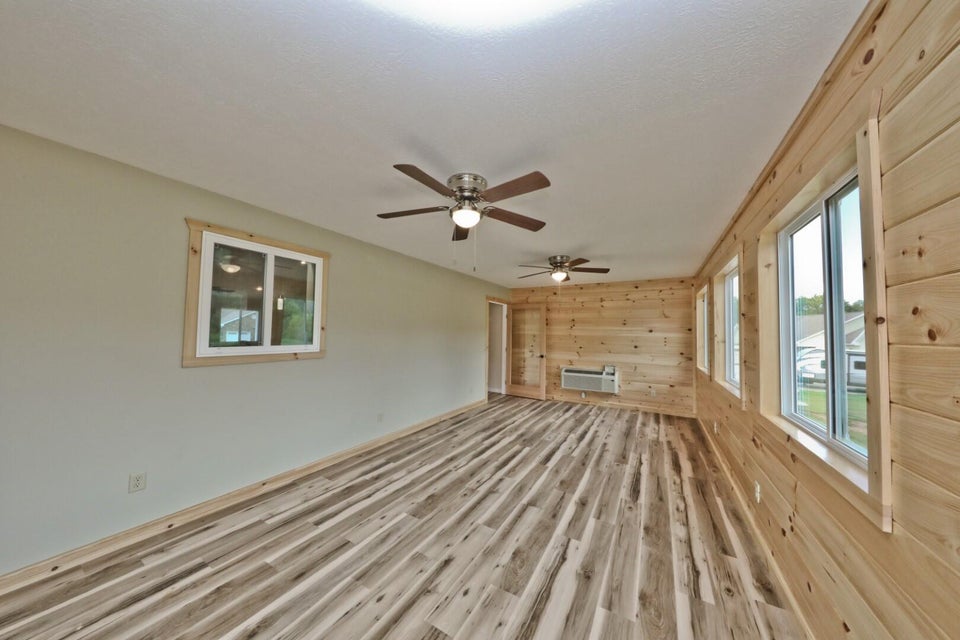 Photo #34: 107 Meadowvale Road