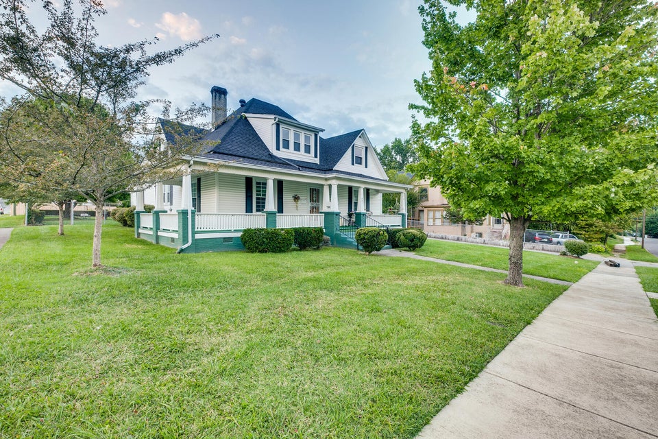 Photo #2: 401 Chilhowie Avenue