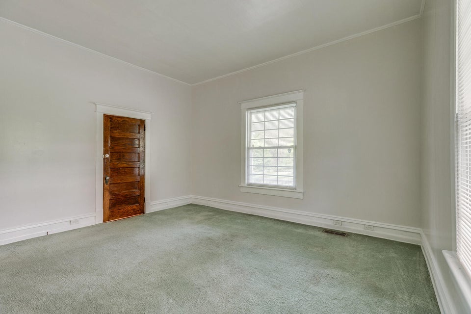 Photo #10: 401 Chilhowie Avenue
