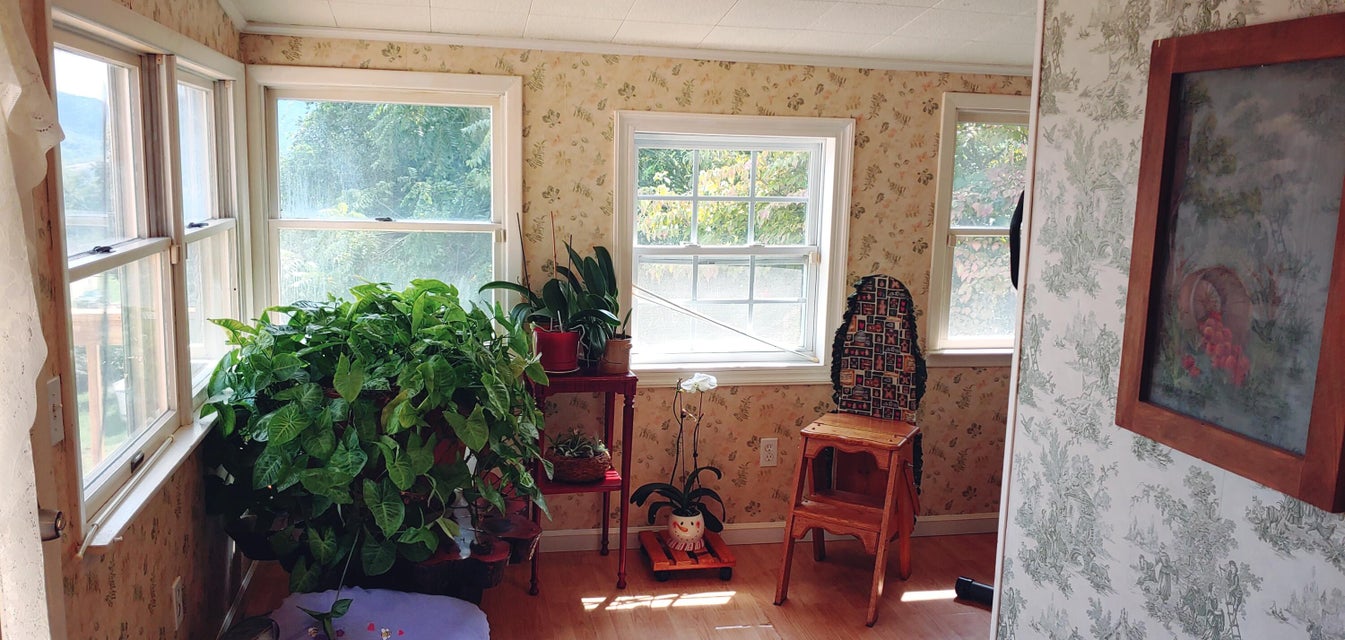 Photo #7: 1937 Woodbine Street