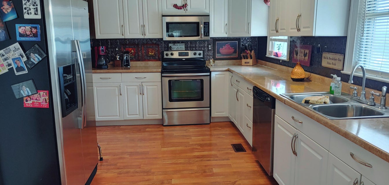 Photo #10: 1937 Woodbine Street