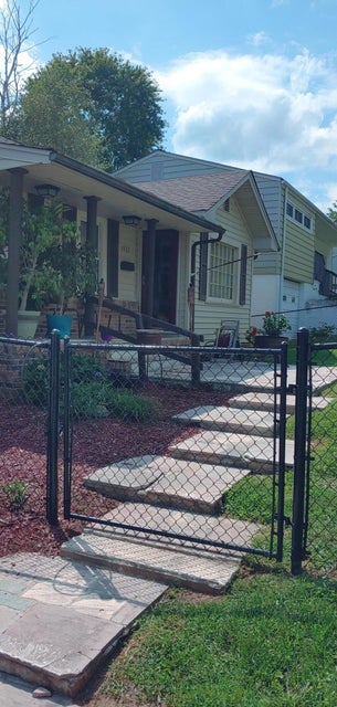Photo #3: 1937 Woodbine Street