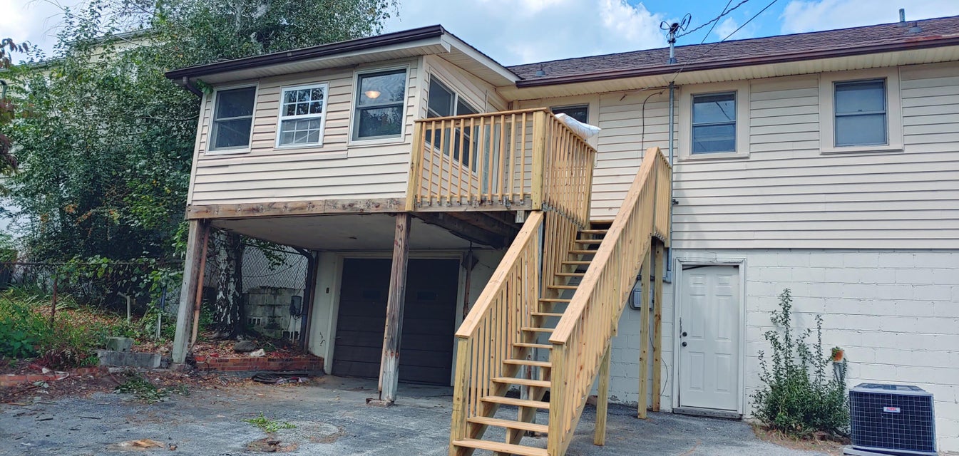 Photo #26: 1937 Woodbine Street
