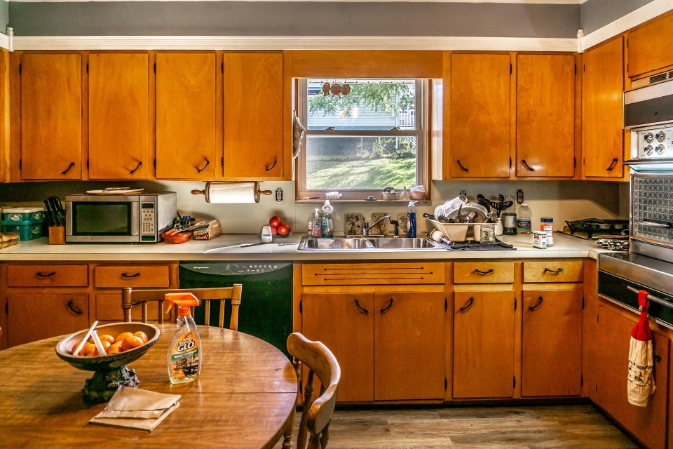 Photo #8: 213 Skyview Drive