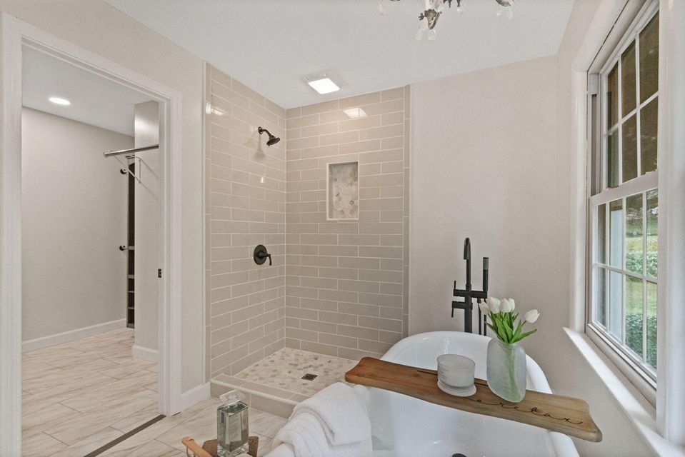 Photo #16: 1409 Rotherwood Drive
