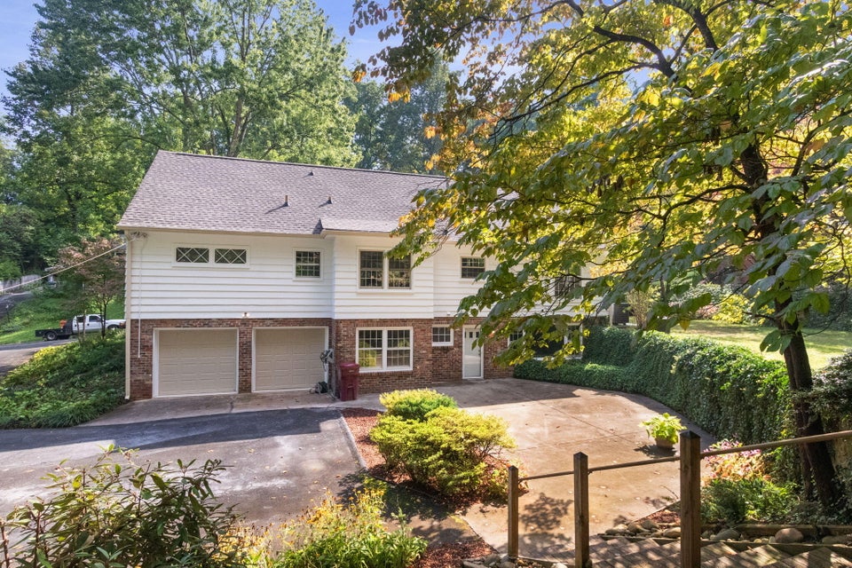 Photo #32: 1409 Rotherwood Drive