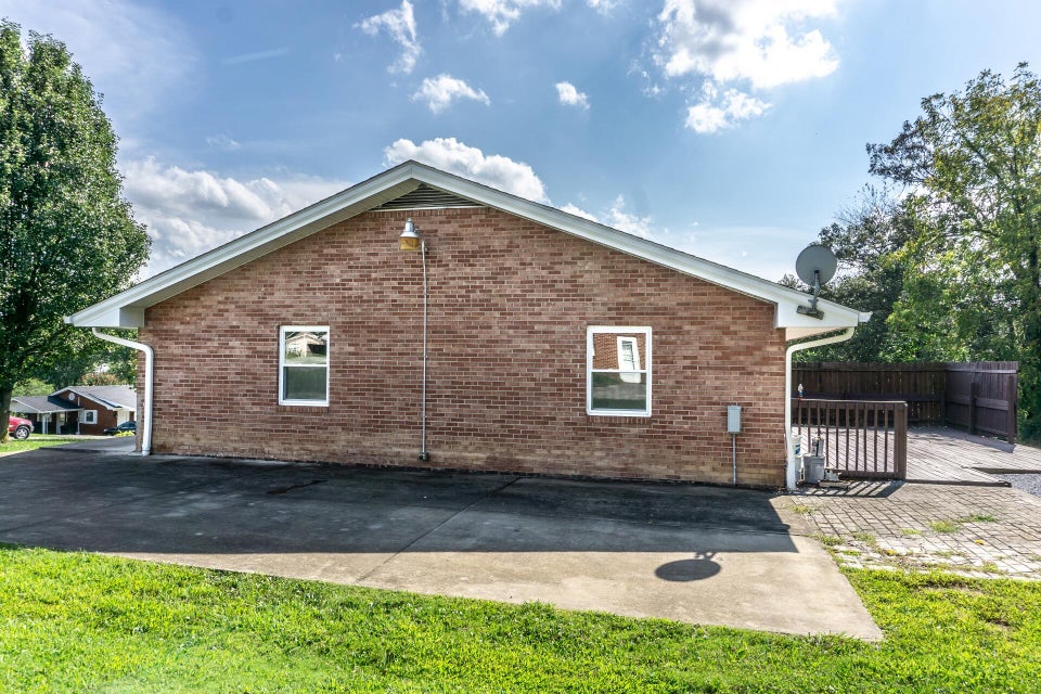 Photo #8: 108 Hillrise Drive