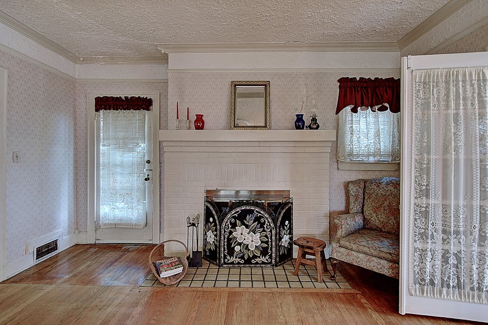 Photo #11: 614 Main Street