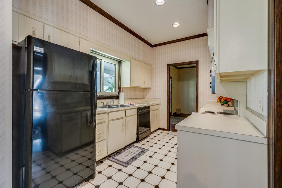 Photo #15: 100 Tudor Place