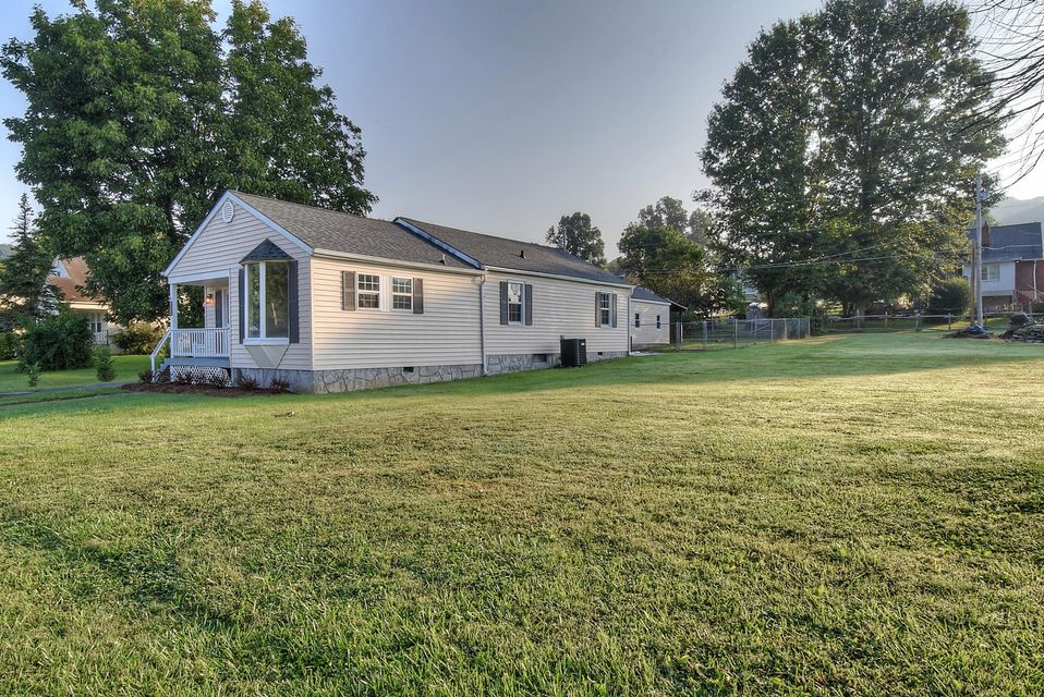 Photo #3: 922 Dejarnette Street