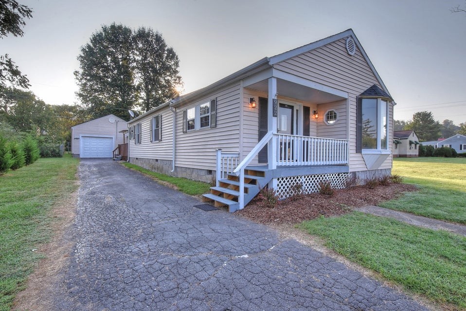 Photo #4: 922 Dejarnette Street