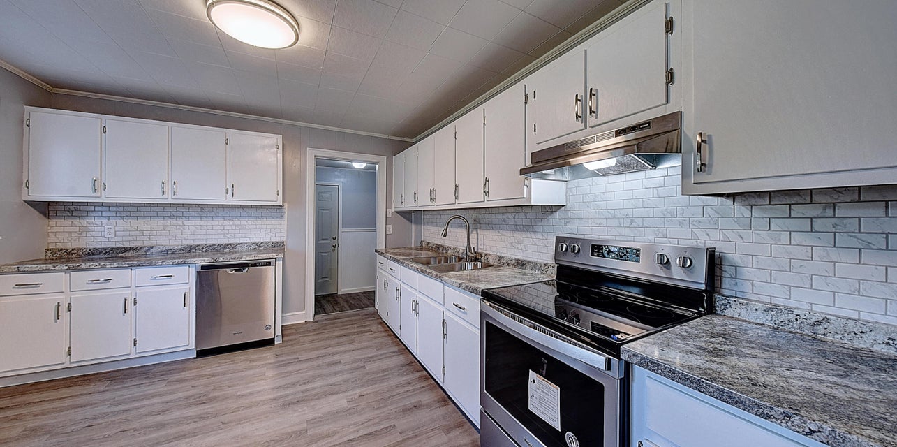 Photo #11: 922 Dejarnette Street